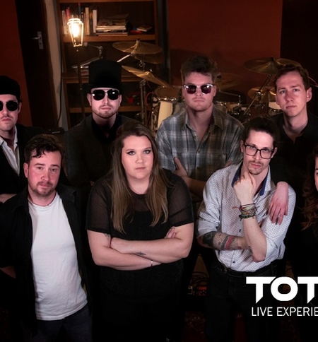 TOTO LIVE EXPERIENCE: Hold the line